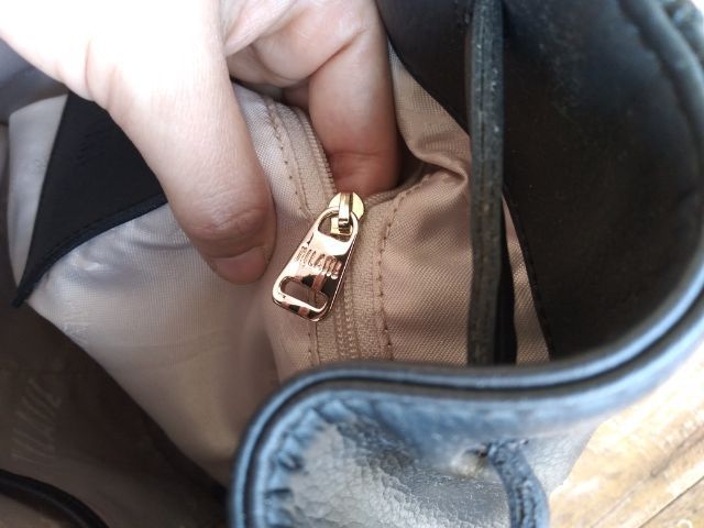 กระเป๋า Alvero Martini แท้ หนังแท้ทรงจีบ  รูปที่ 15