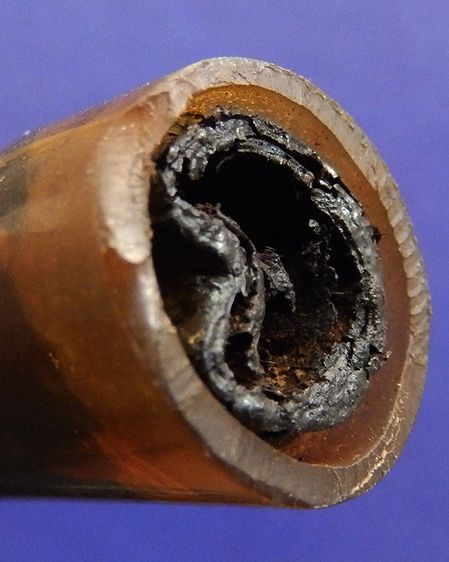 ตะกรุดหนังเก่าสุดๆ อยู่ในสายยาง ยาว 12 ซ.ม. รูปที่ 3