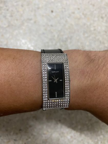 นาฬิกายี่ห้อ DKNY  ของแท้มือสอง สแตนเลส เพชรครบสวยสายเปลี่ยนใหม่  900฿ รูปที่ 10