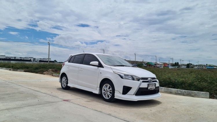รถ Toyota Yaris 1.2 E สี ขาว