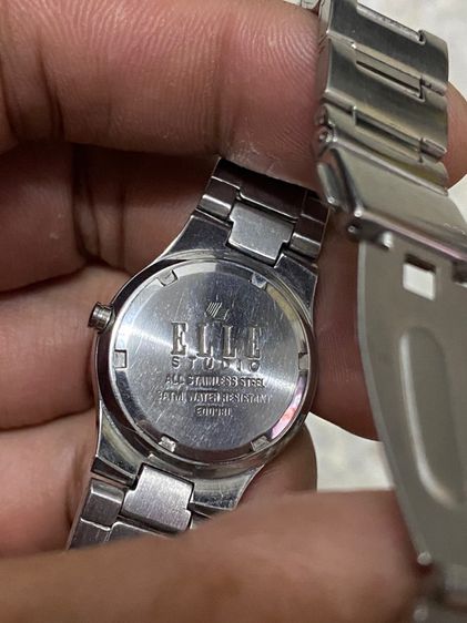 นาฬิกายี่ห้อ ELLE  ของแท้มือสอง สแตนเลสทั้งเรือน สายยาว 16.5 เซนติเมตร 750฿ รูปที่ 2