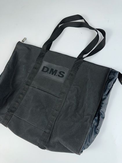 กระเป๋า DMS ขนาดกว้าง6ยาว20สูง14นิ้ว สีดำล้วน จุของได้เยอะ สภาพสวยงาม ไม่ขาดซ่อม สะพายไหล่ก็เท่ห์ ชอปปิ้งดี รูปที่ 2