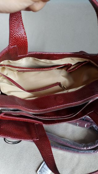 กระเป๋า salvatore ferragamo หนังปั๊มลายกระเบน  รูปที่ 15