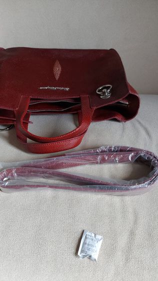 กระเป๋า salvatore ferragamo หนังปั๊มลายกระเบน  รูปที่ 14