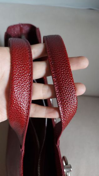 กระเป๋า salvatore ferragamo หนังปั๊มลายกระเบน  รูปที่ 13