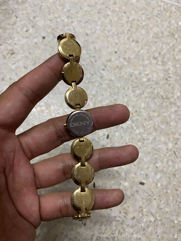 นาฬิกายี่ห้อ DKNY  ของแท้มือสอง ทองยังสวย คริสตัลเม็ดใหญ่ สายยาว 6 นิ้ว  900฿ รูปที่ 8
