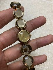นาฬิกายี่ห้อ DKNY  ของแท้มือสอง ทองยังสวย คริสตัลเม็ดใหญ่ สายยาว 6 นิ้ว  900฿-0