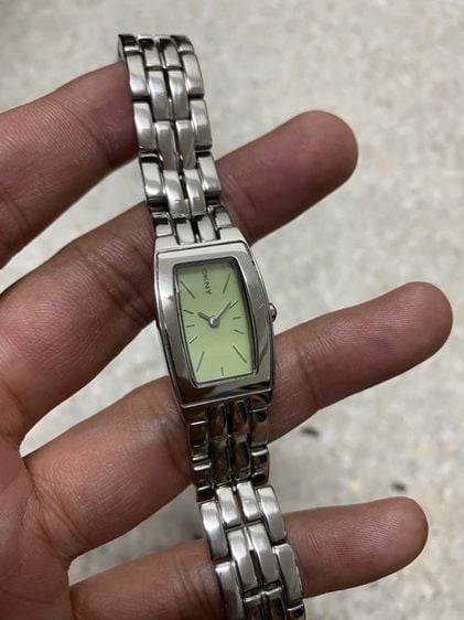 นาฬิกายี่ห้อ DKNY  ของแท้มือสอง สแตนเลส สายยาว 6 นิ้ว  900฿ รูปที่ 1
