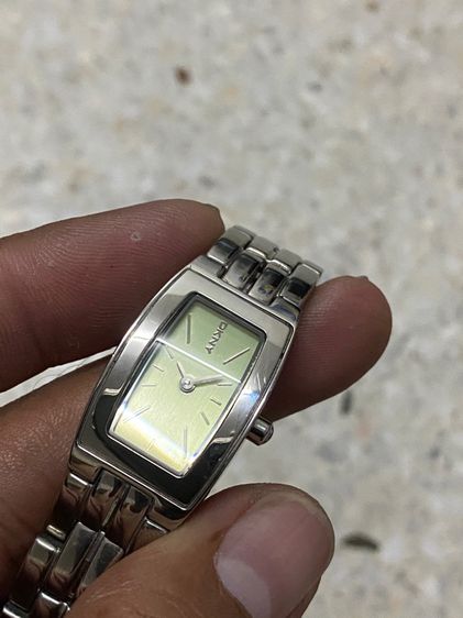 นาฬิกายี่ห้อ DKNY  ของแท้มือสอง สแตนเลส สายยาว 6 นิ้ว  900฿ รูปที่ 2