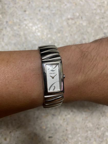 นาฬิกายี่ห้อ DKNY  ควอทซ์ ของแท้มือสอง สแตนเลสทั้งเรือน สายยาว 14.5 เซนติเมตร  900฿ รูปที่ 11