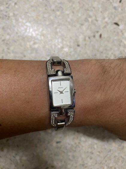 นาฬิกายี่ห้อ DKNY  ของแท้มือสอง สแตนเลส เพชรครบ สายยาว 14.5 เซนติเมตร  900฿  รูปที่ 10