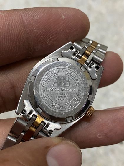 นาฬิกายี่ห้อ ADAM BAXTANI ควอทซ์ แท้มือสอง กระจกกันรอย  ทองสวย สายยาว  17 เซนติเมตร  850฿  รูปที่ 2