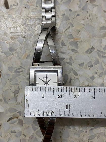 นาฬิกายี่ห้อ DKNY  ของแท้มือสอง กำไลไขว้ สแตสเลส สายยาว 16 เซนติเมตร  1200฿ รูปที่ 9