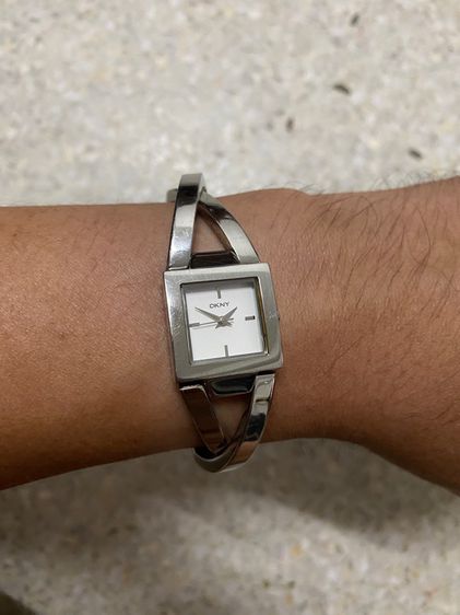 นาฬิกายี่ห้อ DKNY  ของแท้มือสอง กำไลไขว้ สแตสเลส สายยาว 16 เซนติเมตร  1200฿ รูปที่ 10