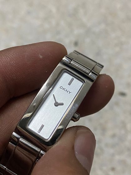 นาฬิกายี่ห้อ DKNY  ควอทซ์ ของแท้มือสอง สแตนเลส สายยาว 6 นิ้ว  1000฿ รูปที่ 2