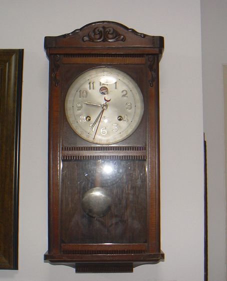 นาฬิกาแขวนลูกตุ้ม Aido ไอโดระบบไขลาน มีบอกวัน และเข็มชี้บอกวันที่ อายุเกือบ100ปี รูปที่ 9