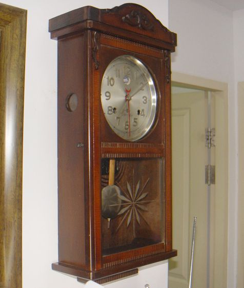 นาฬิกาแขวนลูกตุ้ม Aido ไอโดระบบไขลาน มีบอกวัน และเข็มชี้บอกวันที่ อายุเกือบ100ปี รูปที่ 5