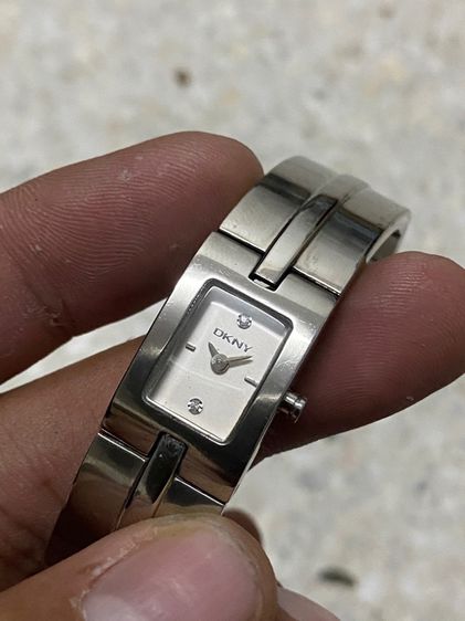 นาฬิกายี่ห้อ DKNY  ของแท้มือสอง สแตนเลส กำไล สายยาว 14 เซนติเมตร  850฿ รูปที่ 3