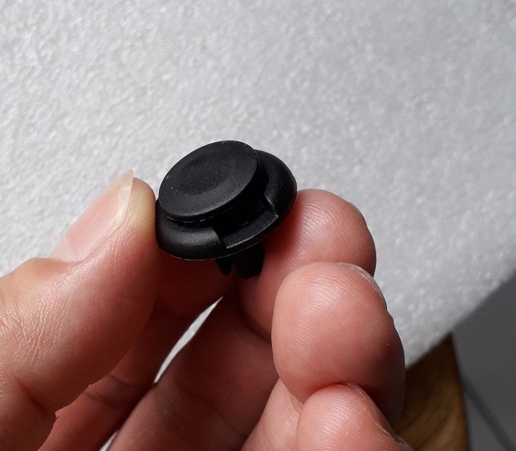 หมุดพลาสติก8มม.ยึดแผงกันชนรถ