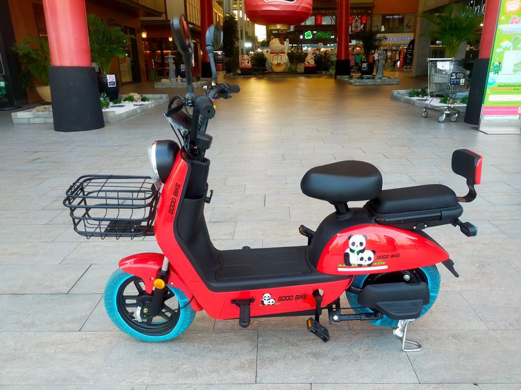 Good Bike ลายแพนด้า  ดีไซน์ทันสมัย สีสันสวยงาม แนวพาสเทล   •	มอเตอร์ 350 WATT •	แบตเตอรี่ 48V 12AH •	ระบบเกียร์ อัตโนมัติ 3 สปีด •	ความเร็ว  รูปที่ 2