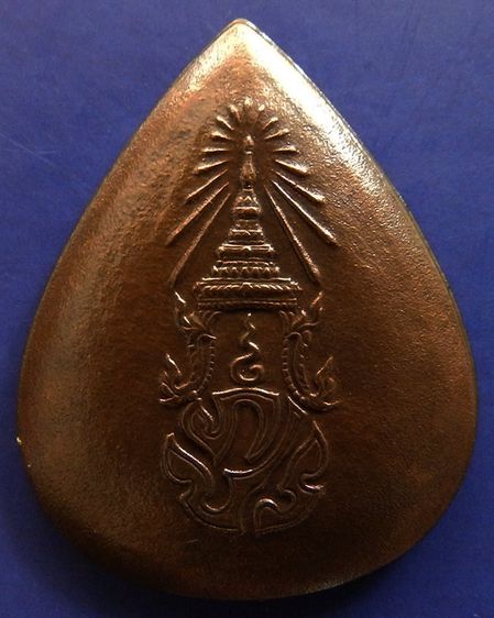 พระพุทธสิงหธรรมมงคล หลังภปร. เนื้อนวโลหะ พิธีใหญ่ วัดบวรฯ-วัดพระแก้ว พ.ศ. 2547 กล่องเดิม รูปที่ 52