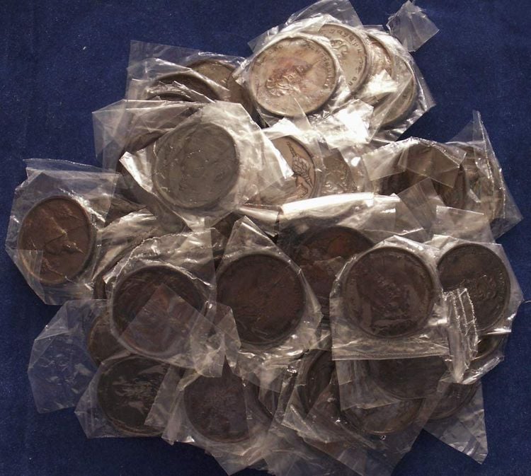ครบชุด สวยๆ เหรียญพระแก้ว หลังภปร. ฉลองกรุงรัตนโกสินทร์ 200 ปี พ.ศ. 2525 บล็อคพระราชศรัทธา ซองพลาสติกเดิมๆ รูปที่ 6
