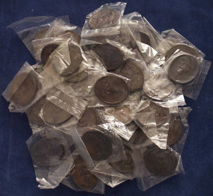 ครบชุด สวยๆ เหรียญพระแก้ว หลังภปร. ฉลองกรุงรัตนโกสินทร์ 200 ปี พ.ศ. 2525 บล็อคพระราชศรัทธา ซองพลาสติกเดิมๆ รูปที่ 7
