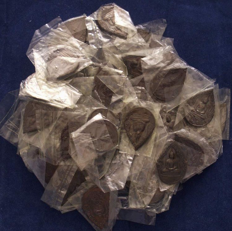ครบชุด สวยๆ เหรียญพระแก้ว หลังภปร. ฉลองกรุงรัตนโกสินทร์ 200 ปี พ.ศ. 2525 บล็อคพระราชศรัทธา ซองพลาสติกเดิมๆ รูปที่ 5
