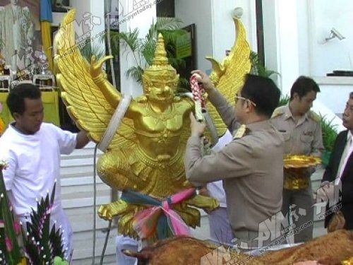 ครุฑ พิธียกครุฑพ่าห์ ศาลจ.เบตง เลข 16 เนื้อเงินลงยา รูปที่ 10