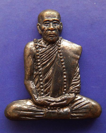 รูปเหมือนตัดชิดเนื้อทองแดงผสมชนวน หลวงปู่คำบุ วัดกุดชมภู ตอกโค้ด พร้อมซอง+ใบแนบเดิม รูปที่ 3