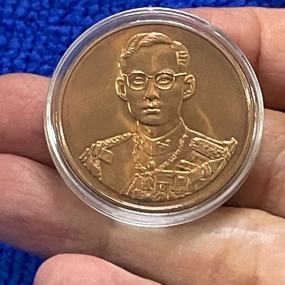 เหรียญทองแดงกรมธนารักษ์ ที่ระลึกฉลองสิริราชสมบัติครบ 50 ปี 2539 กาญจนาภิเษก รัชกาลที่ 9 8 มิถุนายน 2539 รูปที่ 3