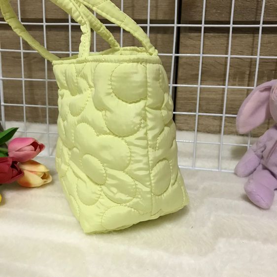กระเป๋าถือผ้าบุ สีเหลืองสวย มีซับในใบเล็ก น่ารัก นำ้หนักเบา รูปที่ 3