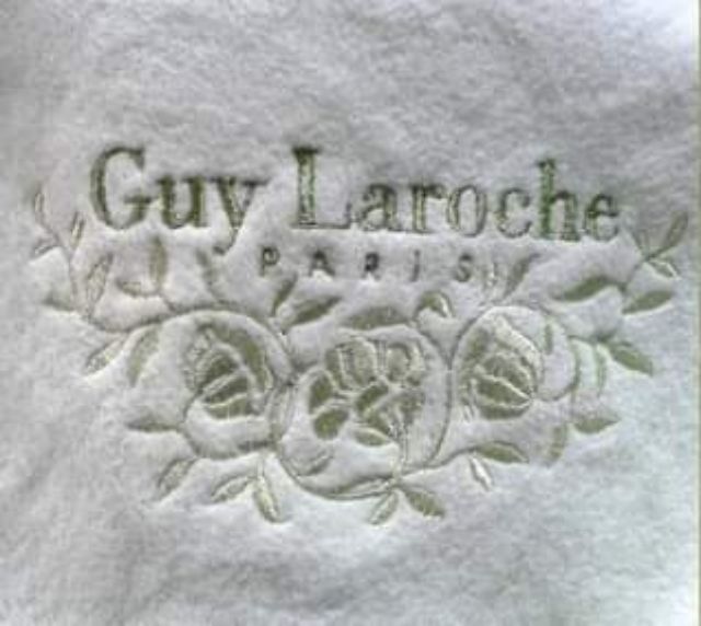 ผ้าห่ม GUY LAROCHE แบรนด์ PARIS .เนื้อ POLY เนื้อหนาแต่นุ่ม มีปักสวยๆ โทนเขียวอ่อน สภาพใหม่มาก รูปที่ 4