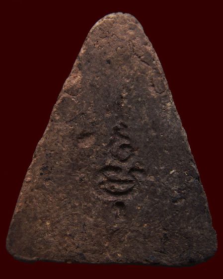 พระปางประทานพร หลวงปู่เฮี้ยง วัดป่า จ.ชลบุรี พิมพ์สามเหลี่ยมหลังยันต์มุ ยอดอุณาโลม พ.ศ. 2505 รูปที่ 2