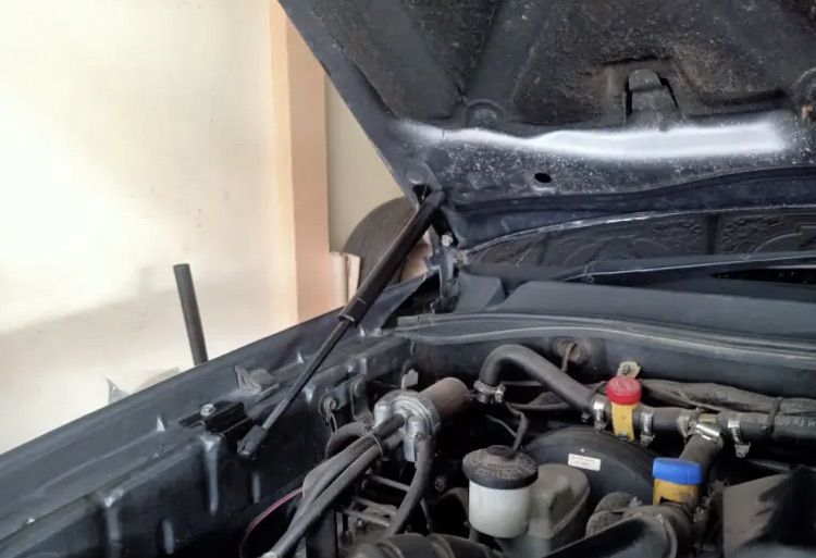 โช๊คฝาโปรงหน้า ใส่ Toyota Hilux Vigo Fortuner 2004-2014 ติดตั้งแทนไม้ค้ำฝากระโปรง รูปที่ 5