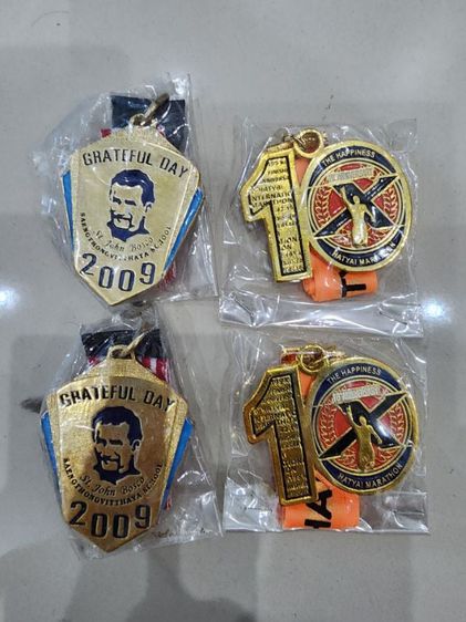 เหรียญวิ่ง ปี 2009 แจกนักวิ่ง ฟันรัน 4 กิโลเมตร สภาพใหม่ เก่าเก็บ อย่างดี เหมา 4 ชิ้น