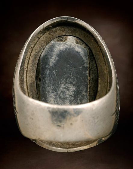 แหวนเบี้ยแก้ ปิดแผ่นตะกั่วมีจาร ฝั่งบนหัวแหวนเงินแท้ งานสั่งทำ สภาพใหม่ รูปที่ 4