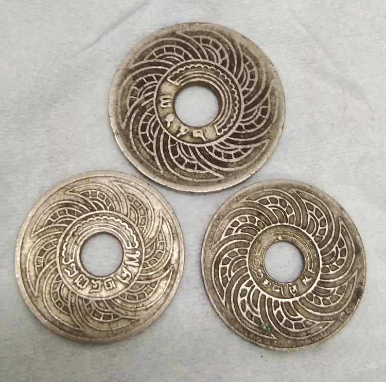 8796-เหรียญสตางค์รูต่าง พ.ศ. จำนวน 3 เหรียญ ของเก่าน่าสะสมครับ รูปที่ 11