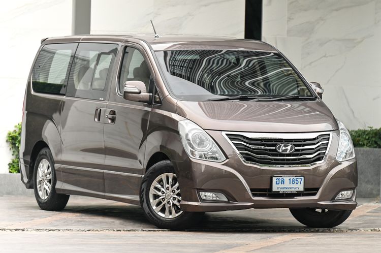 Hyundai H-1  2015 2.5 Deluxe Van ดีเซล เกียร์อัตโนมัติ น้ำตาล รูปที่ 2