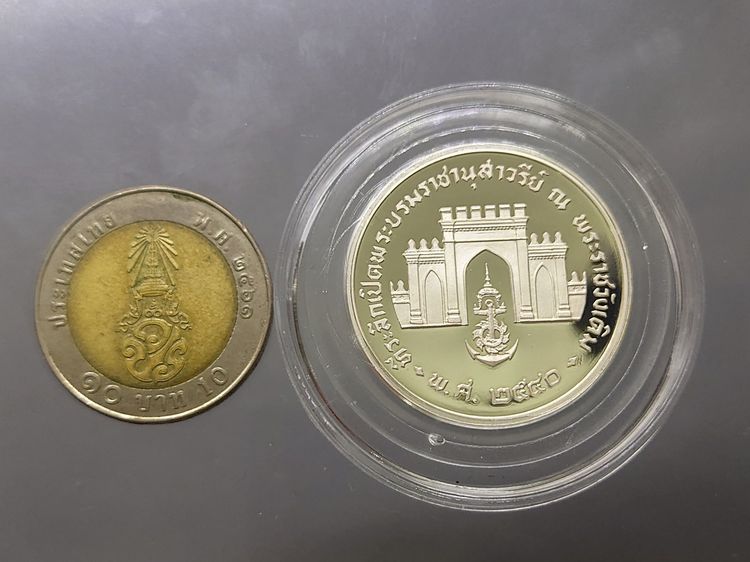 เหรียญสมเด็จพระเจ้าตากสิน เนื้อเงินขัดเงา ที่ระลึกเปิดพระบรมราชานุสาวรีย์ ณ พระราชวังเดิม พ.ศ.2540 ขนาด 3 เซ็น พร้อมกล่องเดิม รูปที่ 9
