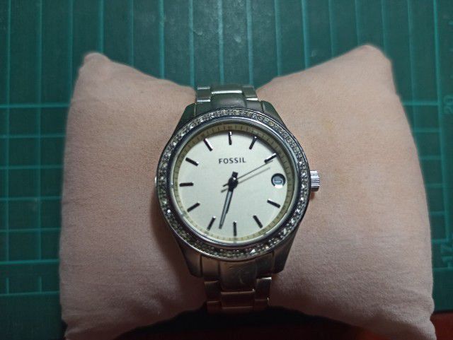 ขายนาฬิกา FOSSIL รุ่น ES 2962 Stella Watch Gold Dial
ของแท้ ไม่แท้ยินดีคืนเงิน สภาพ 80 เปอร์เซ็นต์ สนใจติดต่อ
Tel 0962641384 ภูมิ รูปที่ 1