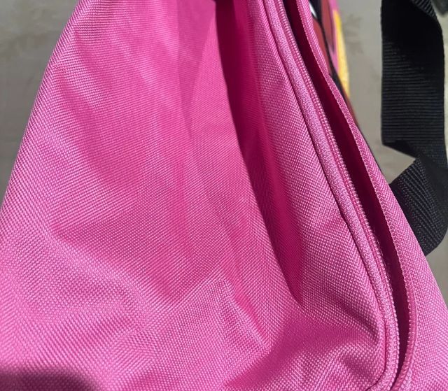 กระเป๋าใส่สัมภาระ สีชมพู ดิสนีย์ มิกกี้เมาส์ บอสตัน แบ๊ค pink disney mickey mouse boston bag สภาพใหม่ป้ายห้อย รูปที่ 3