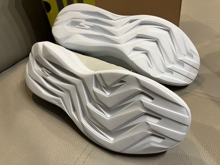 ขายแล้ว รองเท้าผ้าใบ ชาย Sketchers USA 🇺🇸 รุ่นGO RUN FAST-TIMING สีขาว ของใหม่ ของแท้ UK8 US9 EU42.5 27CM. รูปที่ 8