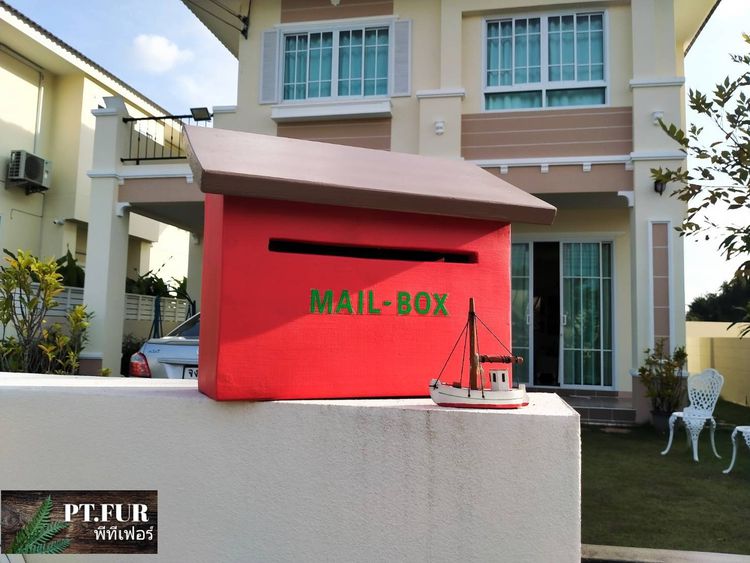 Ms.Postman"สีคริสมาส ตู้จดหมายไม้สน ขนาด สูง28×กว้าง30×หนา14ซม.