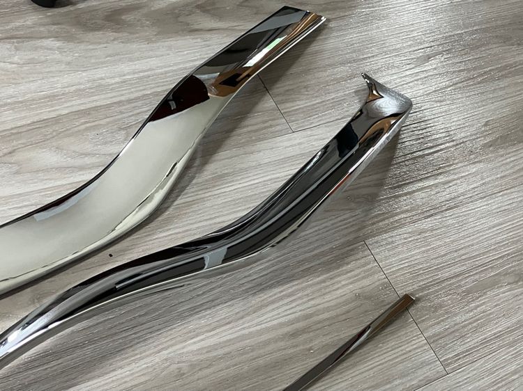 ลิ้นกันชนหน้า Chrome โครเมียม Benz W213 E-Class โฉมปี2016-2020 รุ่น Exclusive Avantgarde และ AMG รูปที่ 6