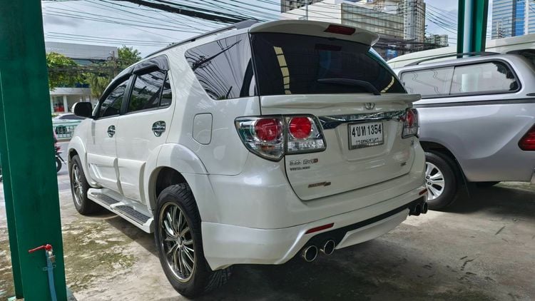 Toyota Fortuner 2013 3.0 V 4WD Utility-car ดีเซล ไม่ติดแก๊ส เกียร์อัตโนมัติ ขาว รูปที่ 4