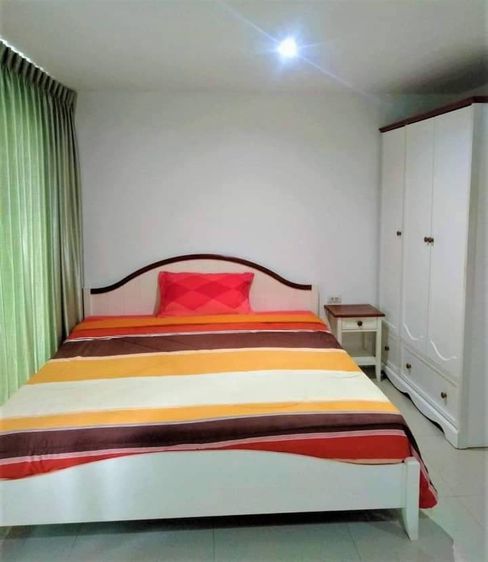 Room rental with full furniture, good location at Bangsaray beach condo