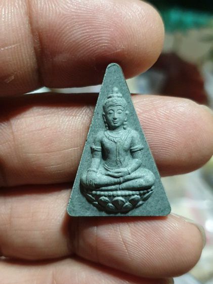 พระสมเด็จนางพญาจิตรลดา สภาผู้แทนราษฎร รุ่น สก. 6 รอบ เนื้อผงพุทธคุณ สภาพสวย กล่องเดิม พิธีปลุกเสกยิ่งใหญ่

ปี47 เหมาไปครับ รูปที่ 3