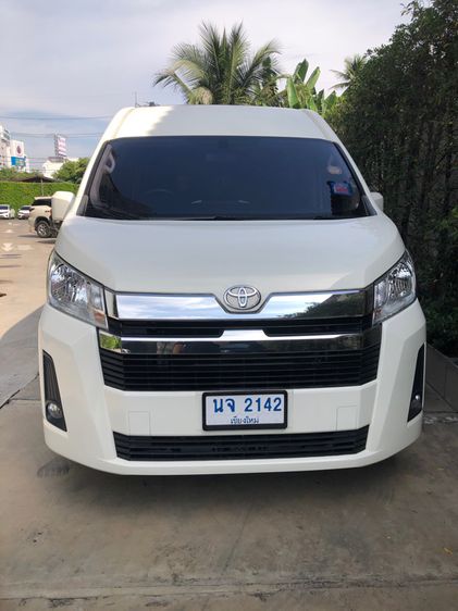 Toyota Commuter 2021 2.8 Van ดีเซล ไม่ติดแก๊ส เกียร์อัตโนมัติ ขาว