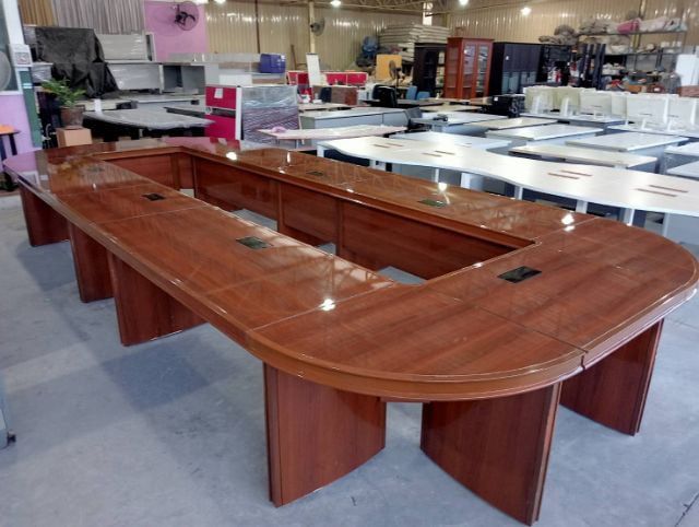 โต๊ะทำงาน โต๊ะประชุมสำหรับผู้บริหารไม้จริงขนาดใหญ่ 12 ที่นั่งสุดหรู ความยาวรวม 550 cm กว้าง 230 ซม